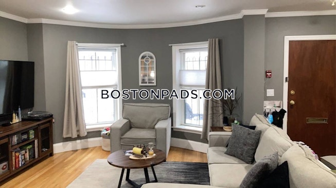 Boston - $3,300 /mo