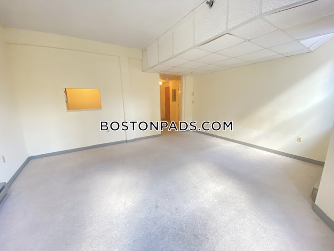 Boston - $2,800 /mo