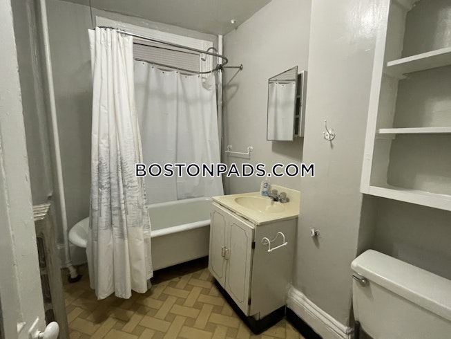 Boston - $2,800 /mo