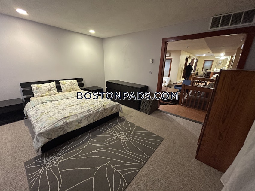 Boston - $4,100 /month