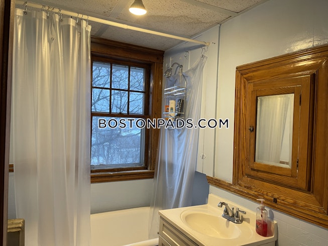 Boston - $2,100 /mo