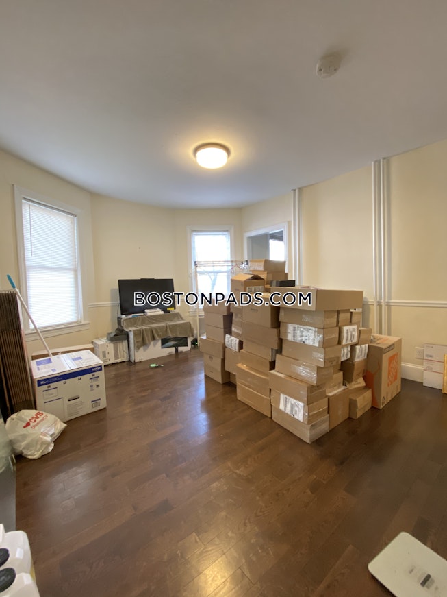 Boston - $2,999 /mo