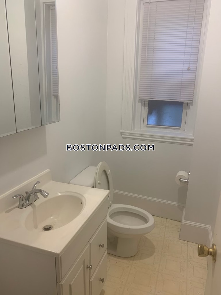 Boston - $2,600 /month