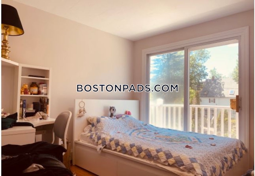 Boston - $4,400 /month