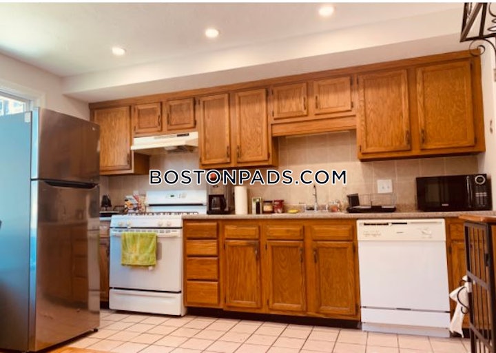 dorchester-apartment-for-rent-4-bedrooms-15-baths-boston-4200-4614370 