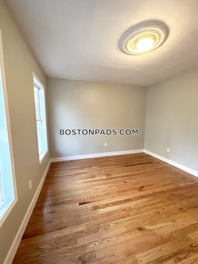 Boston - $4,900 /mo