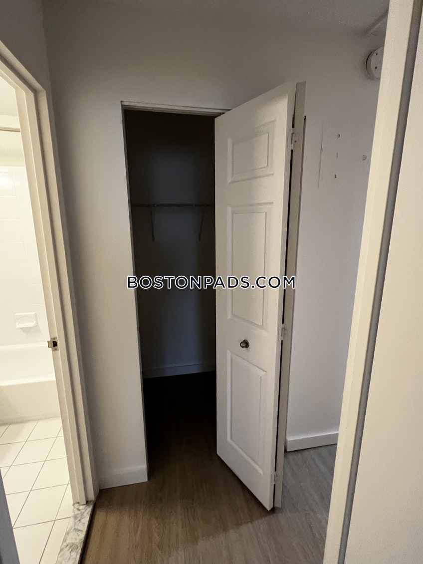 Boston - $2,552 /month