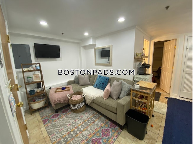 Boston - $3,150 /mo