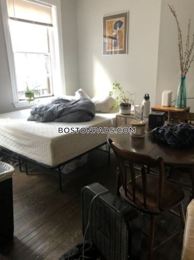 Boston - $2,500 /mo