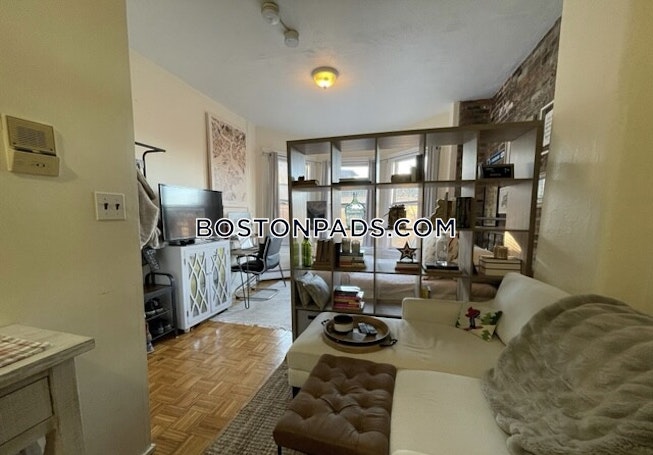 Boston - $2,000 /mo