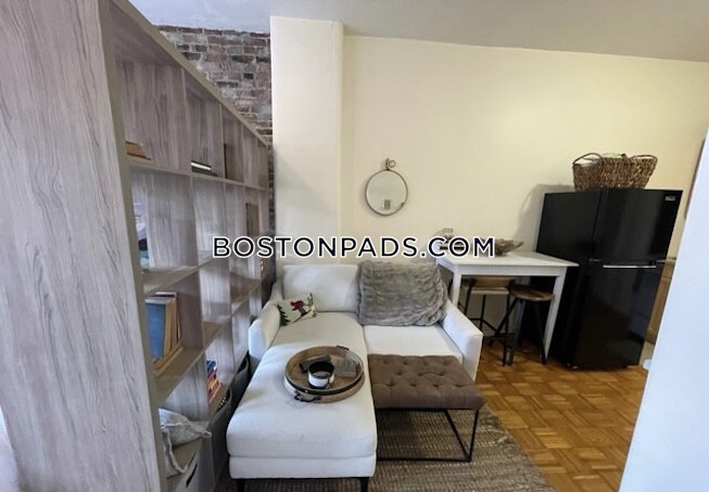 Boston - $2,000 /mo