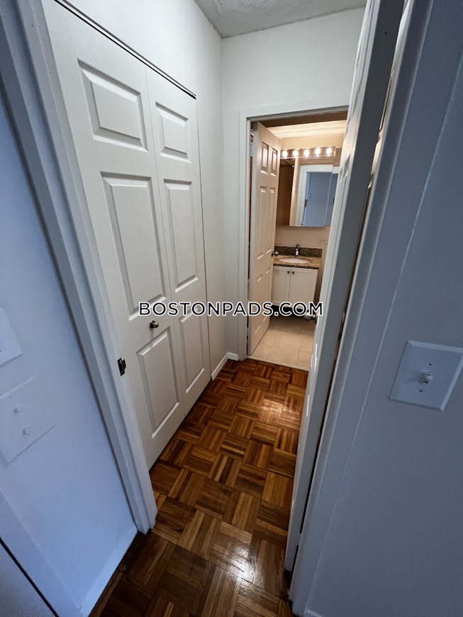 Boston - $4,120 /mo