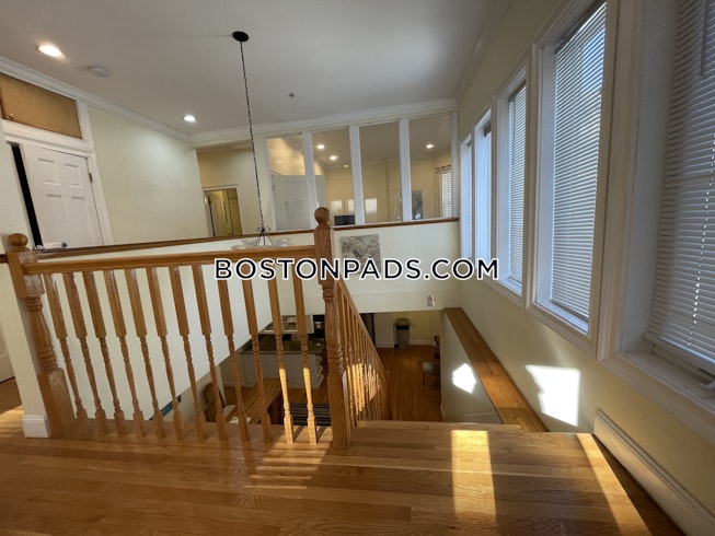 Boston - $4,800 /mo