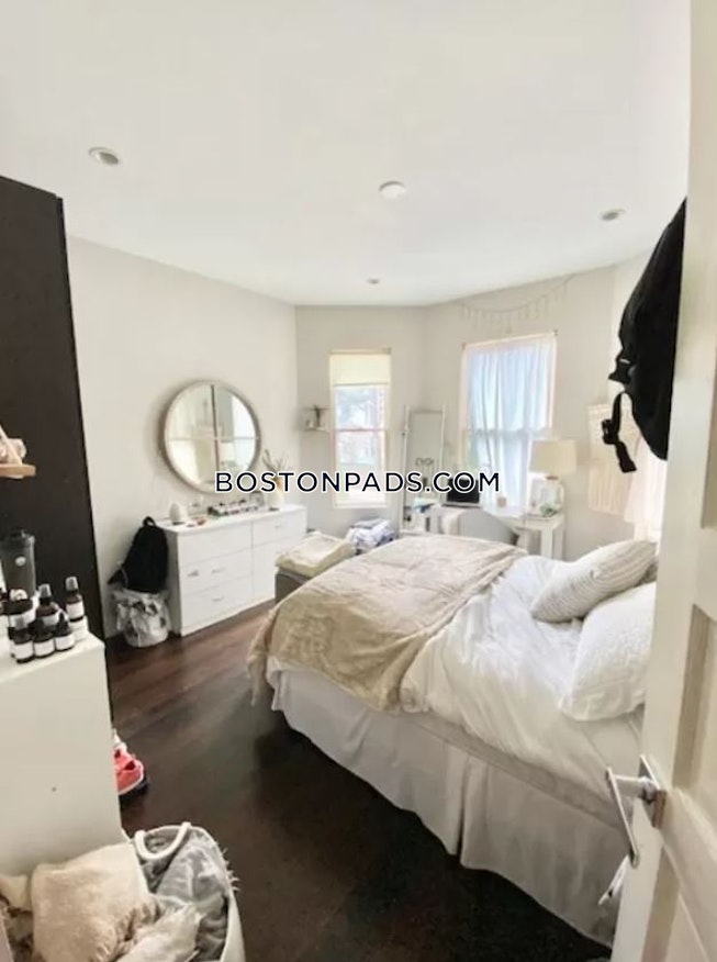 Boston - $4,800 /mo