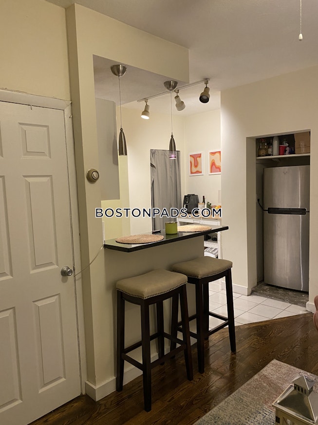 Boston - $3,000 /mo