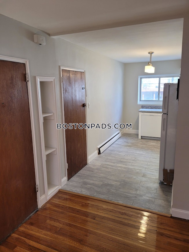 Boston - $2,900 /mo