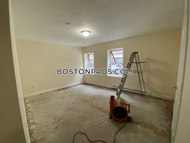 Boston - $2,345 /mo