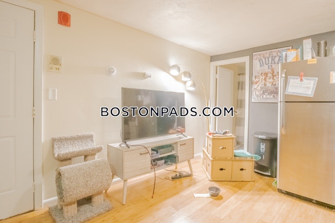 Boston - $1,525 /mo