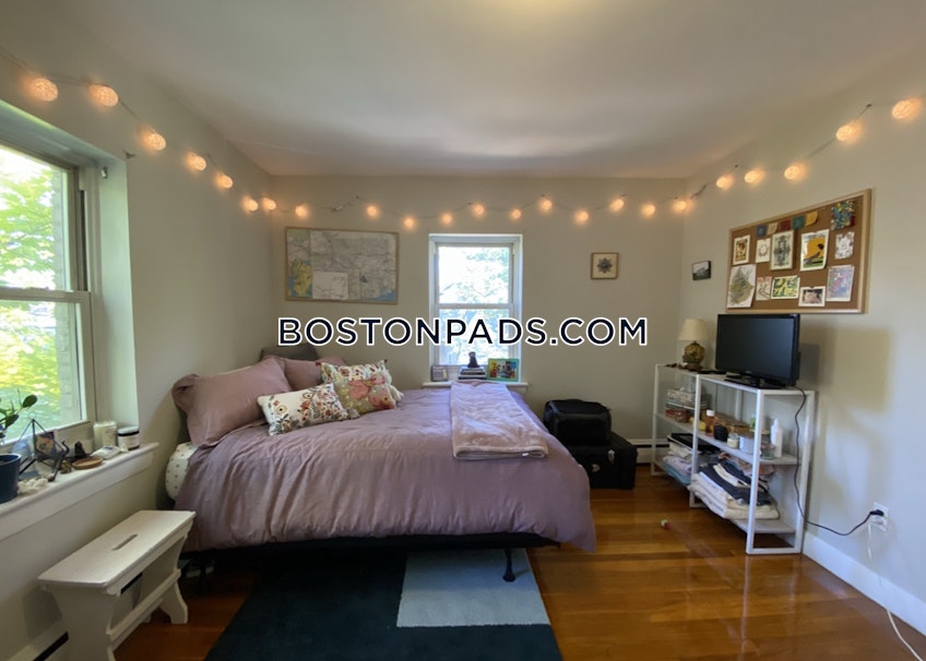 Boston - $2,920 /month
