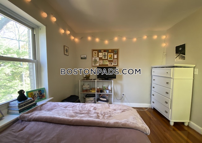 Boston - $2,920 /mo