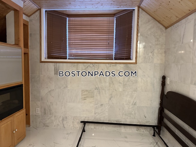 Boston - $2,200 /mo