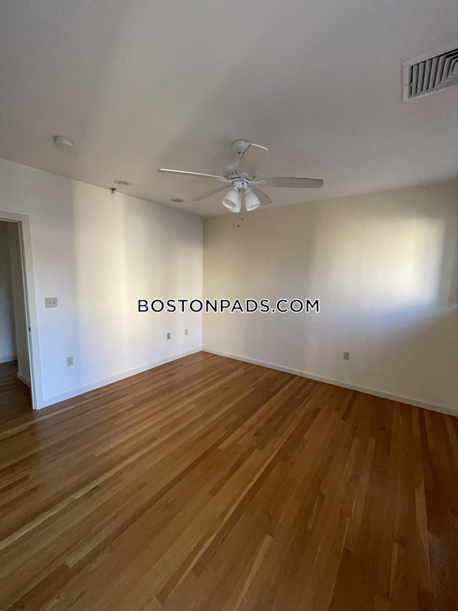 Newton - $3,200 /mo