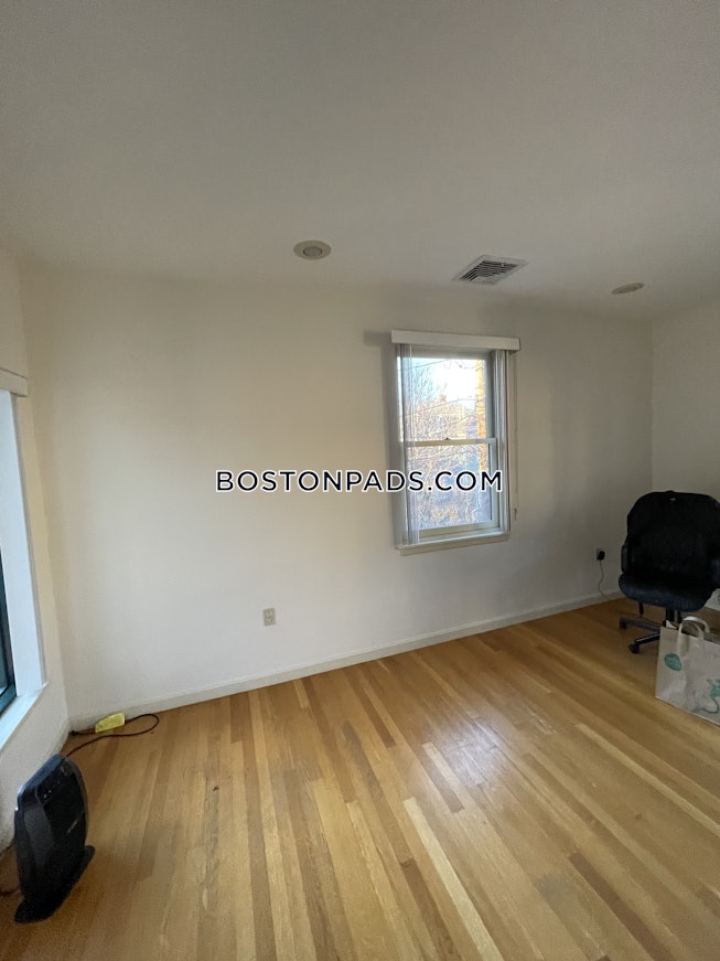 Newton - $3,200 /mo