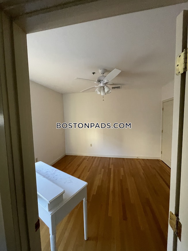 Newton - $3,200 /mo