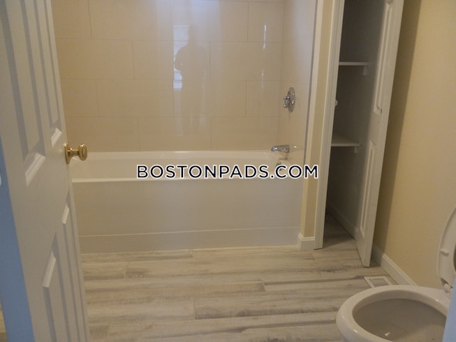 Boston - $2,900 /mo