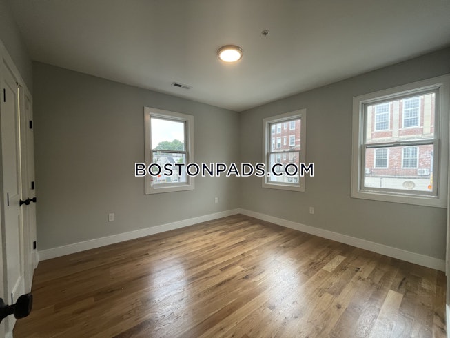 Boston - $5,400 /mo