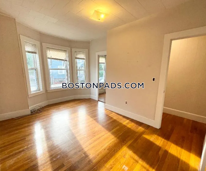 Boston - $2,600 /month