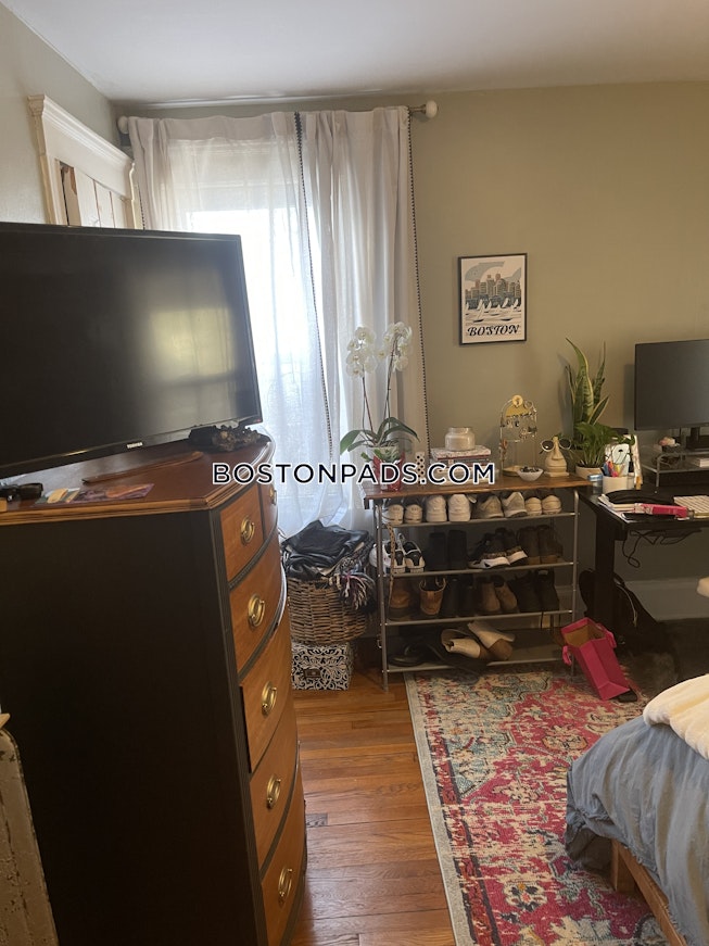 Boston - $3,300 /mo