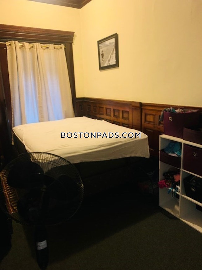 Boston - $3,060 /mo