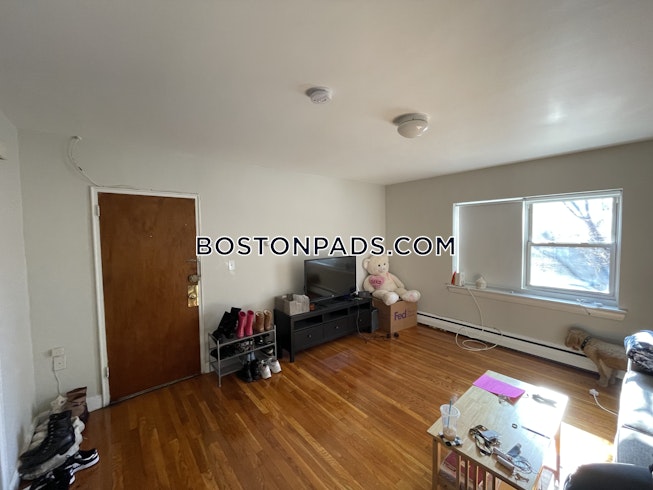 Boston - $2,940 /mo