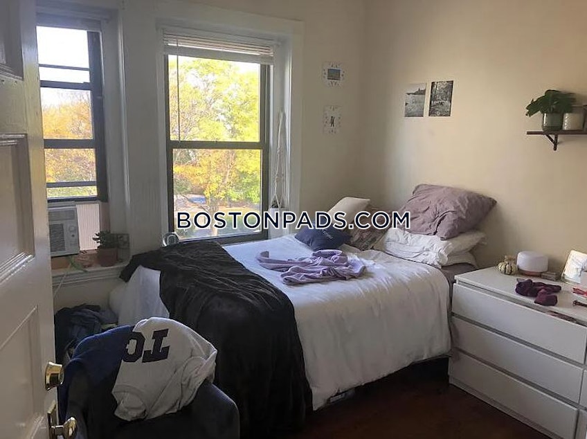 Boston - $6,920 /month