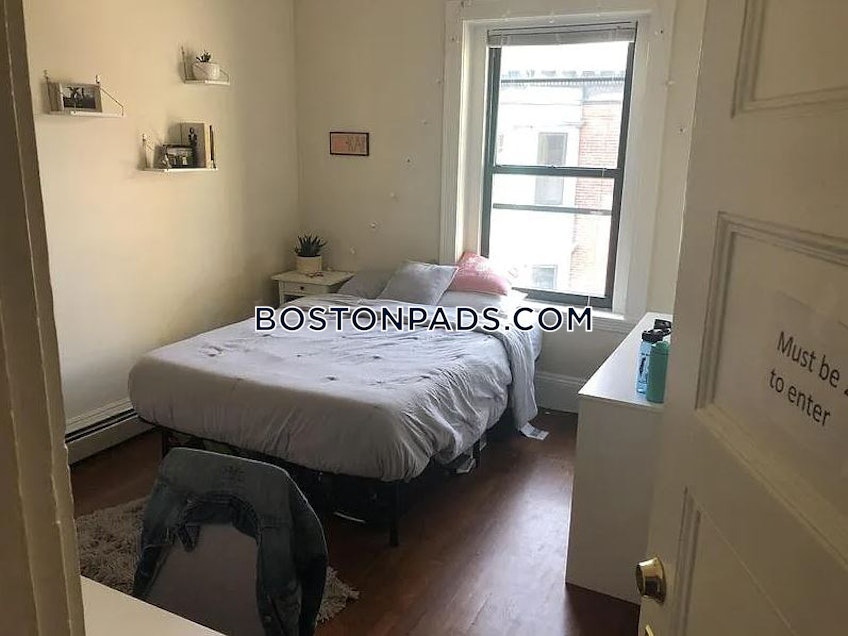 Boston - $6,920 /month