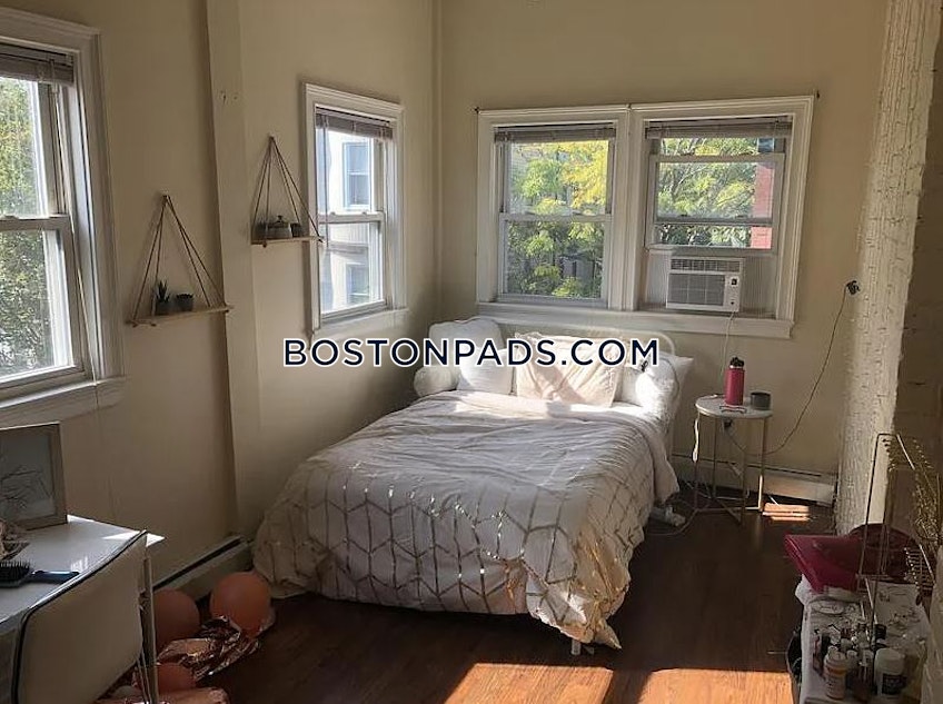 Boston - $6,920 /month