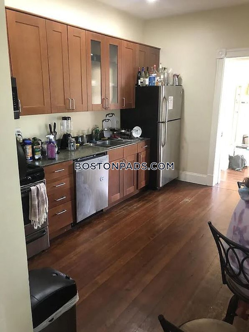 Boston - $6,920 /month