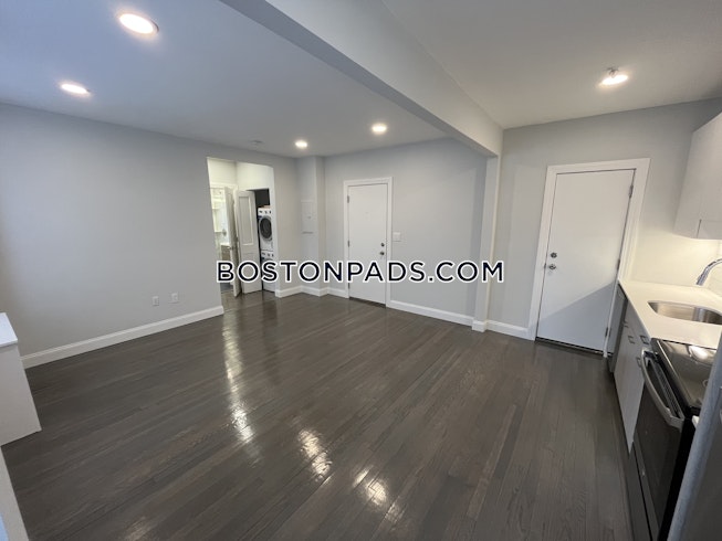 Boston - $2,975 /mo