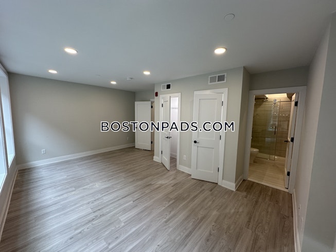 Boston - $7,900 /mo
