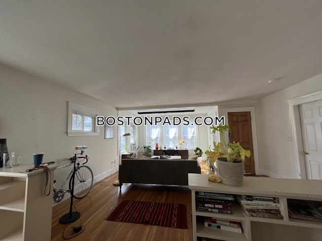 Boston - $3,300 /mo