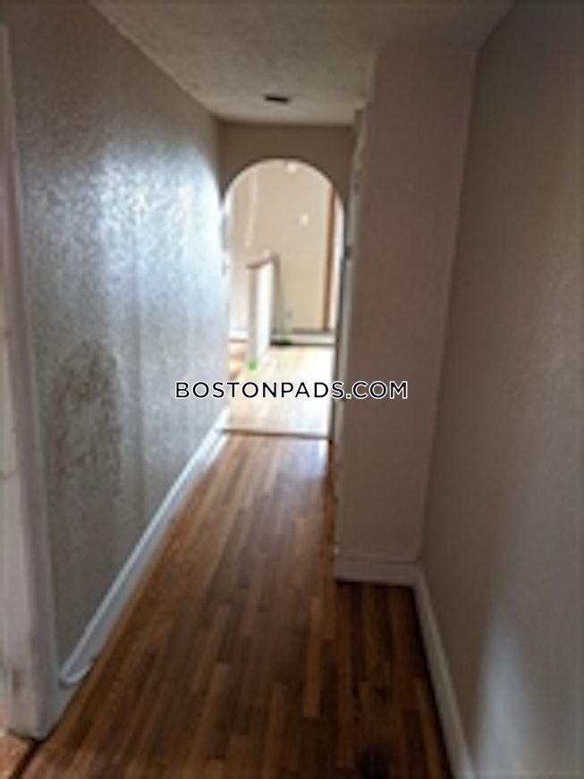 Boston - $2,400 /mo