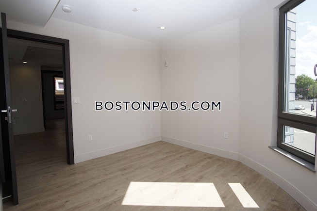 Boston - $5,600 /mo