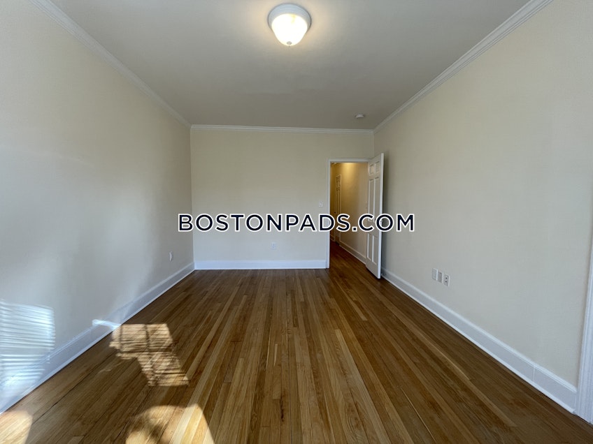 Boston - $2,975 /month