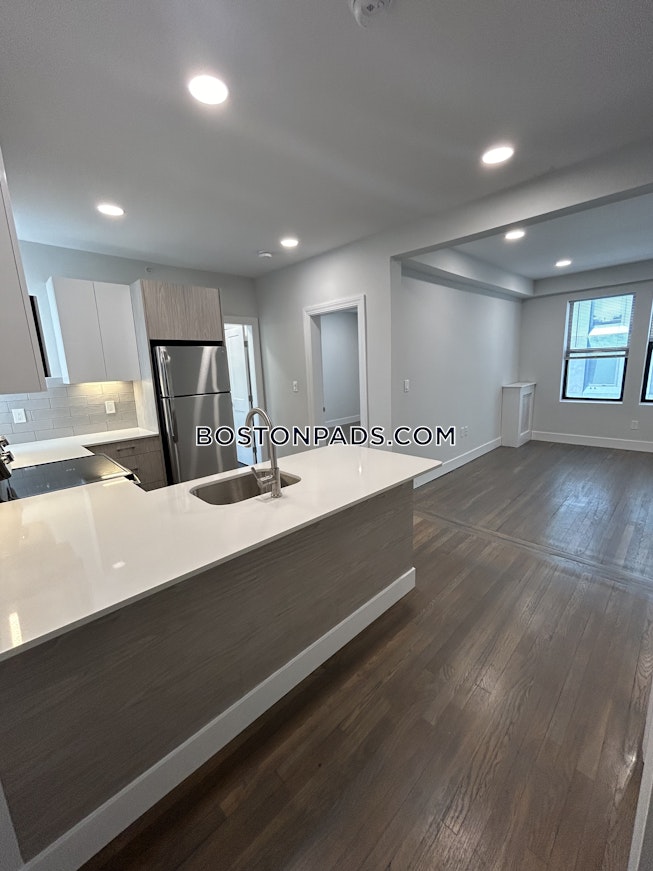 Boston - $2,950 /mo