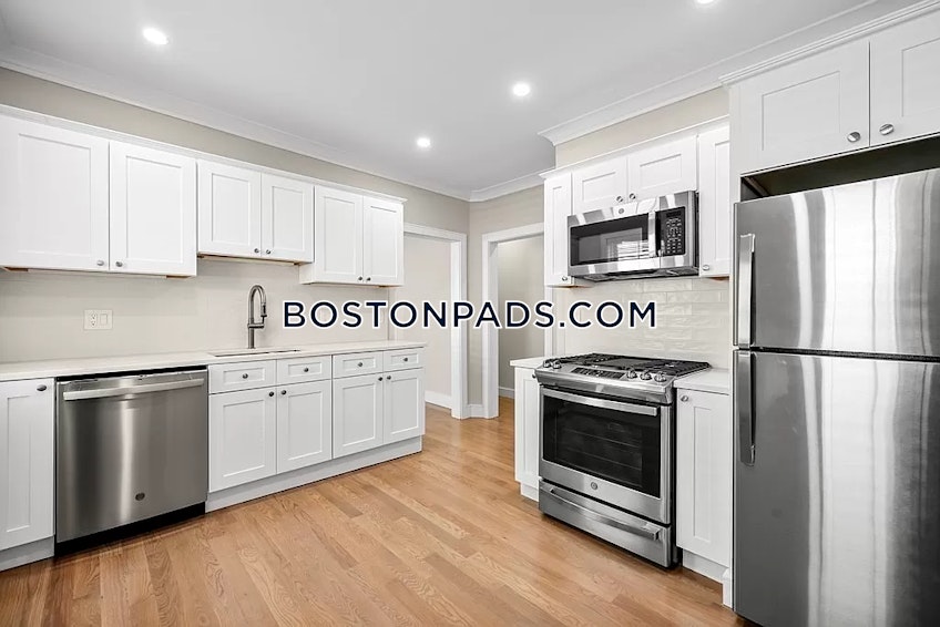 Boston - $4,895 /month