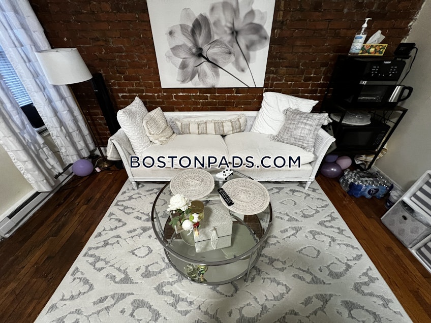 Boston - $2,895 /month