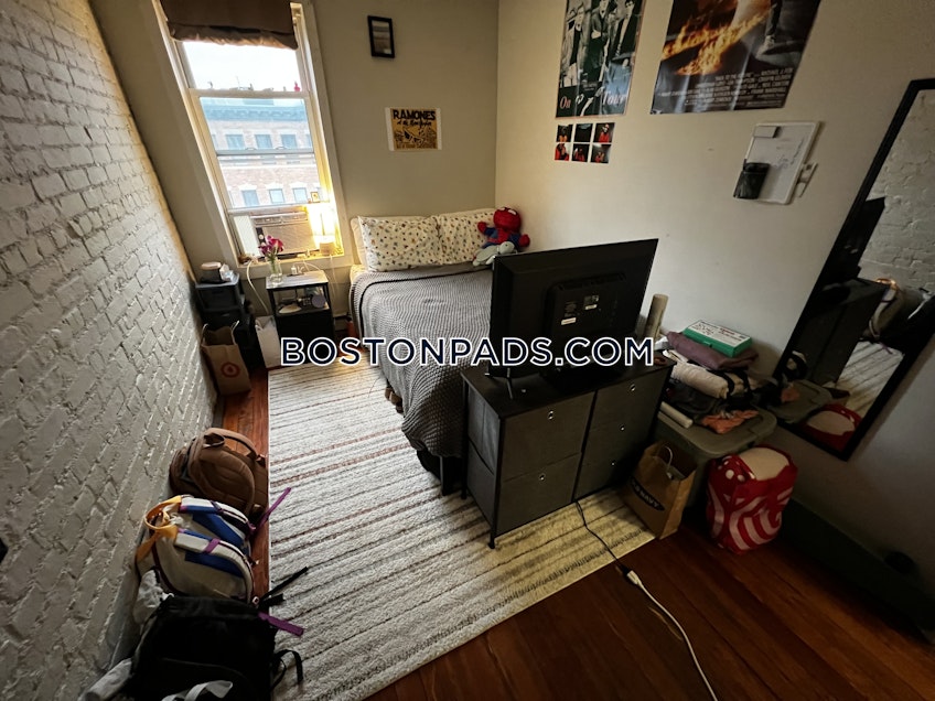 Boston - $2,995 /month