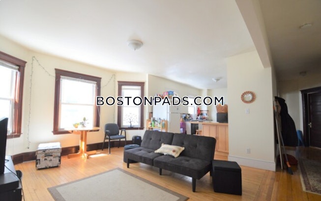 Boston - $4,000 /mo