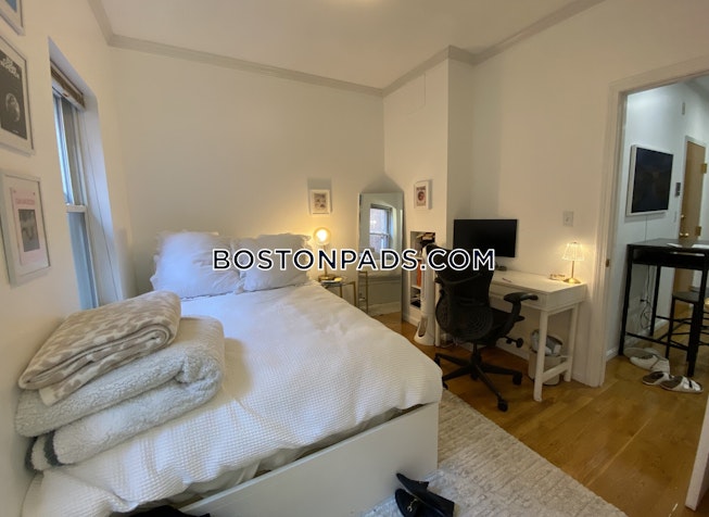 Boston - $3,600 /mo